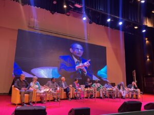 Podium mit Dr. Dieter Reinhardt aus Heidelberg - für das Netzwerk Energiedrehscheibe in Dhaka